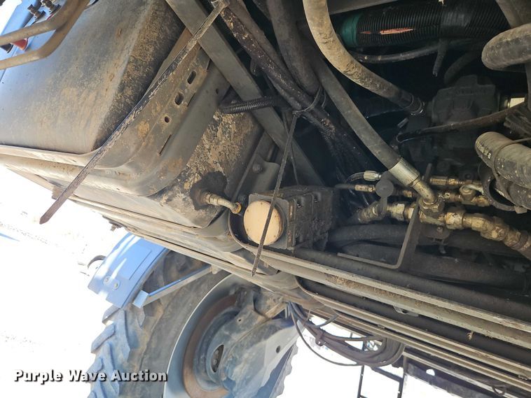 image for item FN5566 2015 RoGator RG 900B sprayer