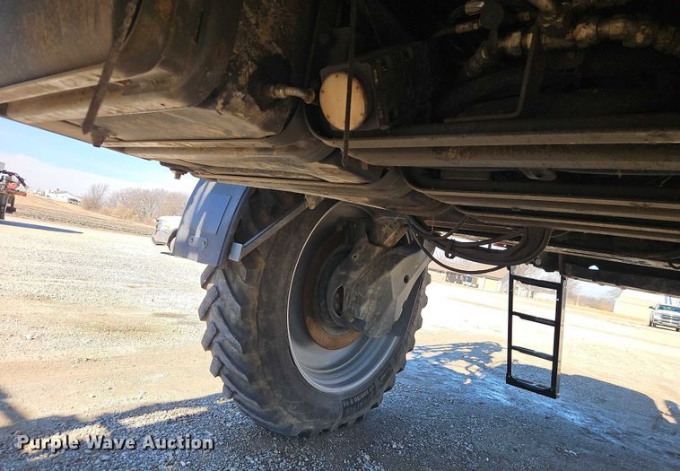 image for item FN5566 2015 RoGator RG 900B sprayer