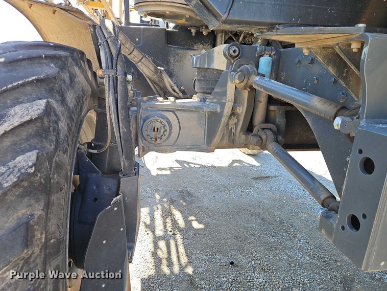 image for item FN5566 2015 RoGator RG 900B sprayer