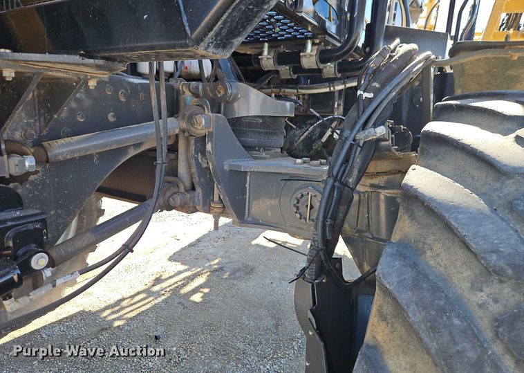 image for item FN5566 2015 RoGator RG 900B sprayer