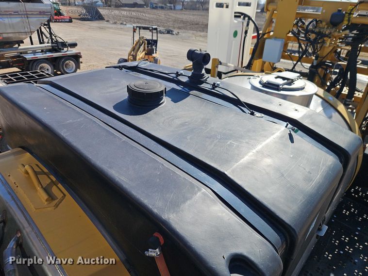 image for item FN5566 2015 RoGator RG 900B sprayer