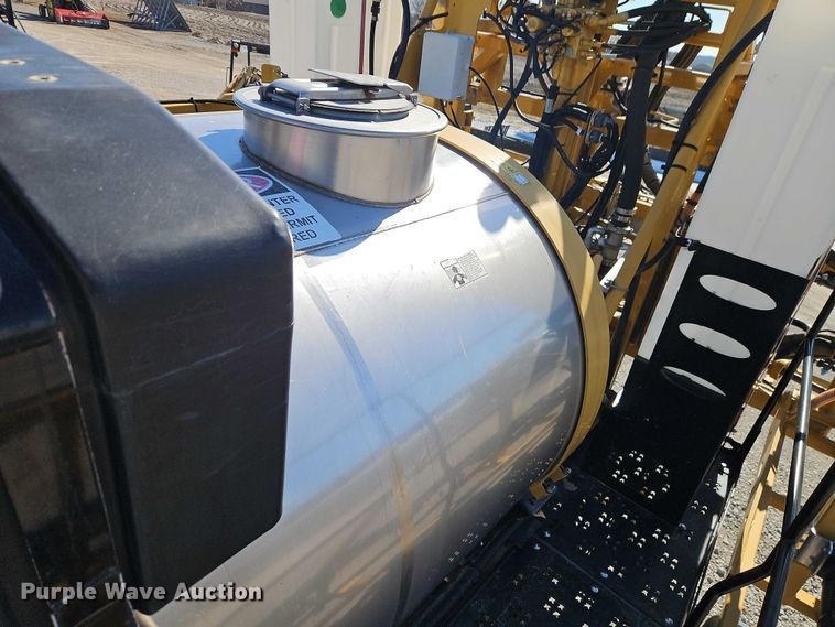image for item FN5566 2015 RoGator RG 900B sprayer