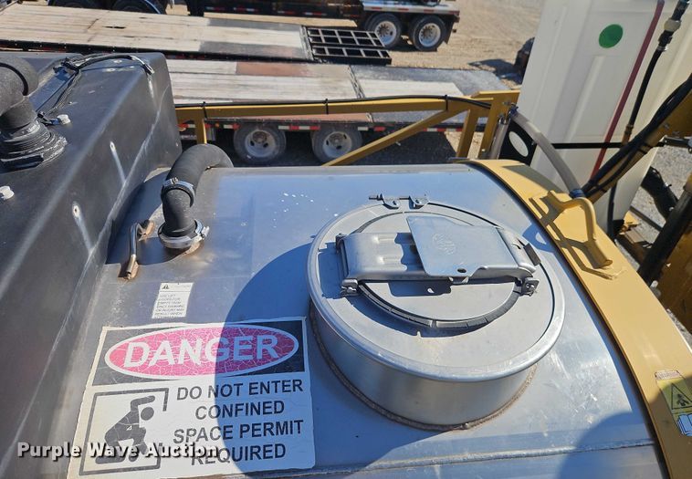 image for item FN5566 2015 RoGator RG 900B sprayer