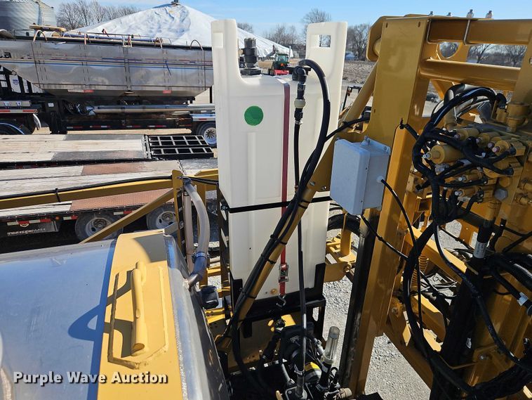 image for item FN5566 2015 RoGator RG 900B sprayer