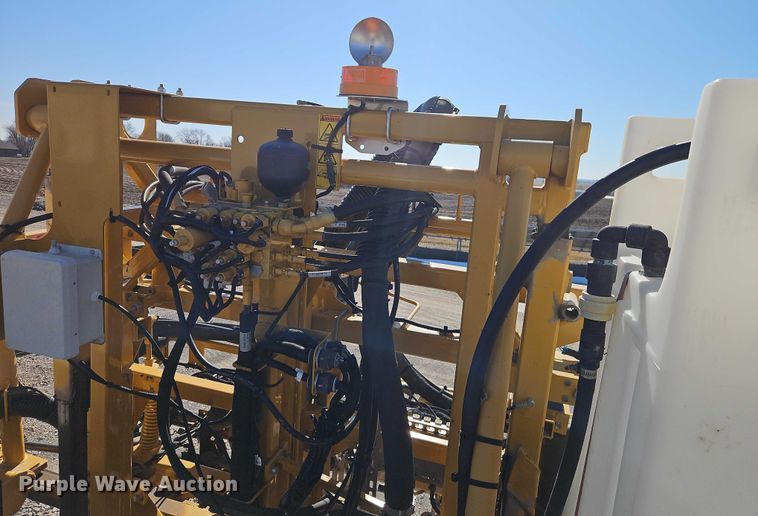 image for item FN5566 2015 RoGator RG 900B sprayer