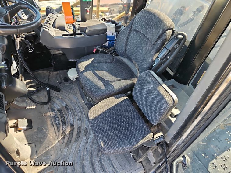 image for item FN5566 2015 RoGator RG 900B sprayer