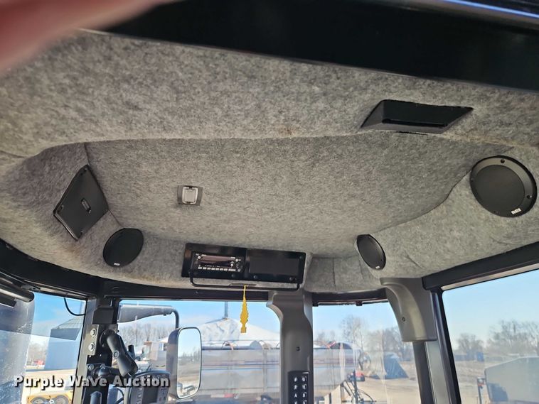 image for item FN5566 2015 RoGator RG 900B sprayer