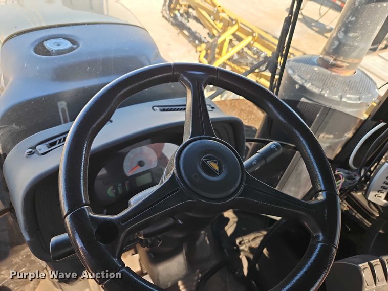 image for item FN5566 2015 RoGator RG 900B sprayer