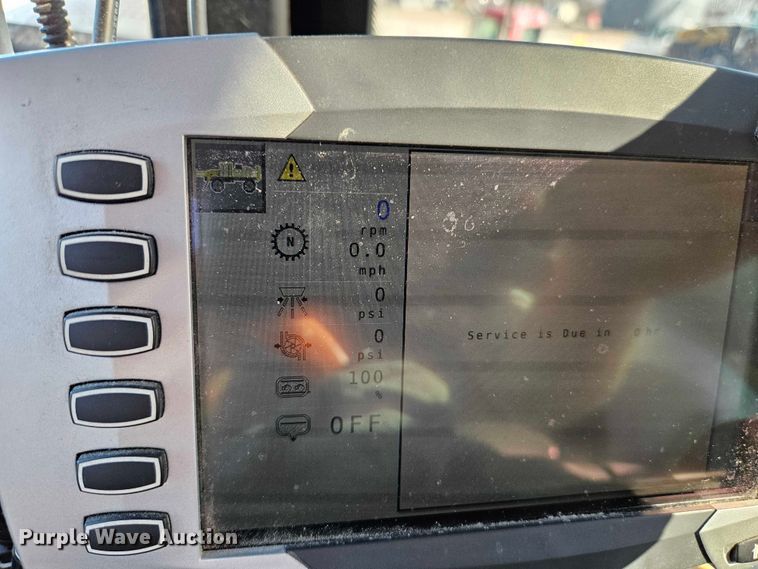 image for item FN5566 2015 RoGator RG 900B sprayer