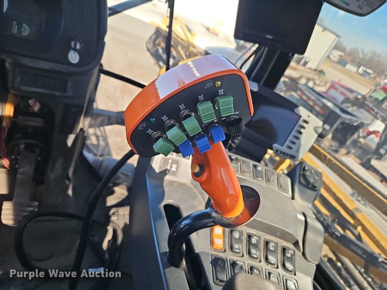 image for item FN5566 2015 RoGator RG 900B sprayer