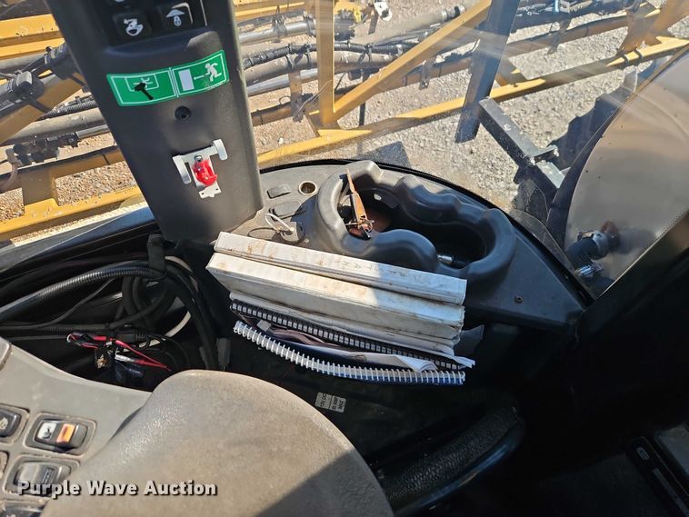 image for item FN5566 2015 RoGator RG 900B sprayer