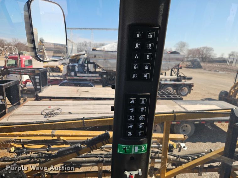 image for item FN5566 2015 RoGator RG 900B sprayer