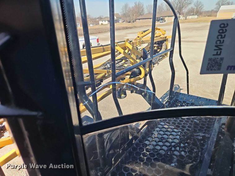 image for item FN5566 2015 RoGator RG 900B sprayer