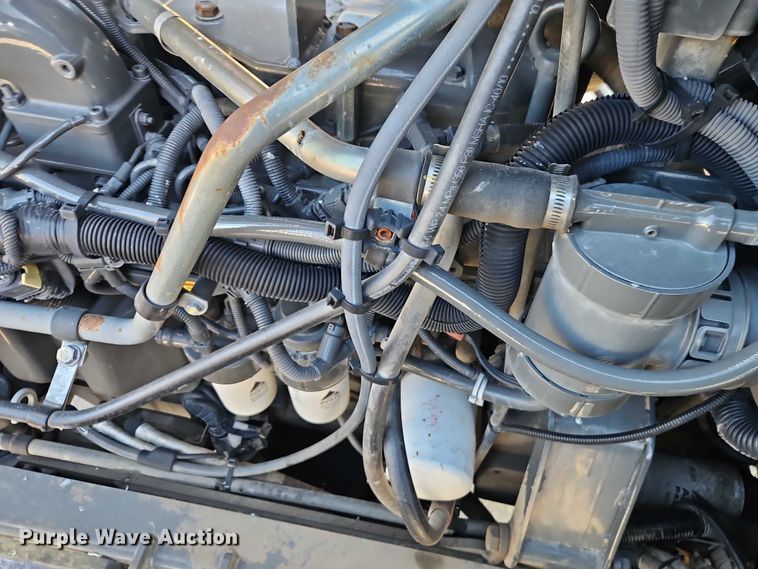 image for item FN5566 2015 RoGator RG 900B sprayer