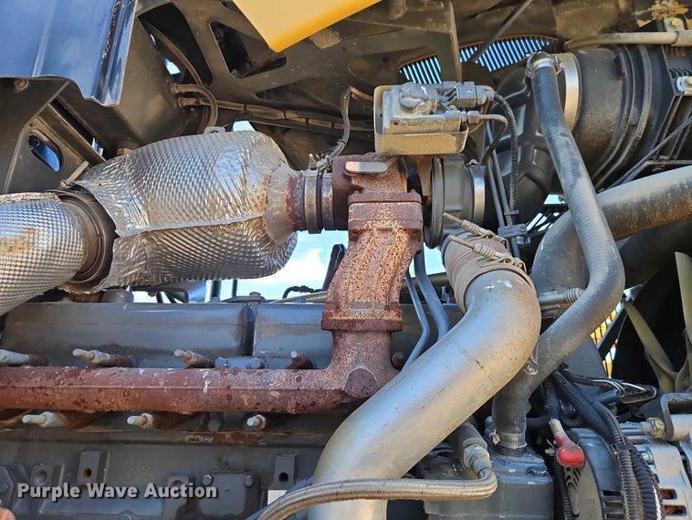 image for item FN5566 2015 RoGator RG 900B sprayer