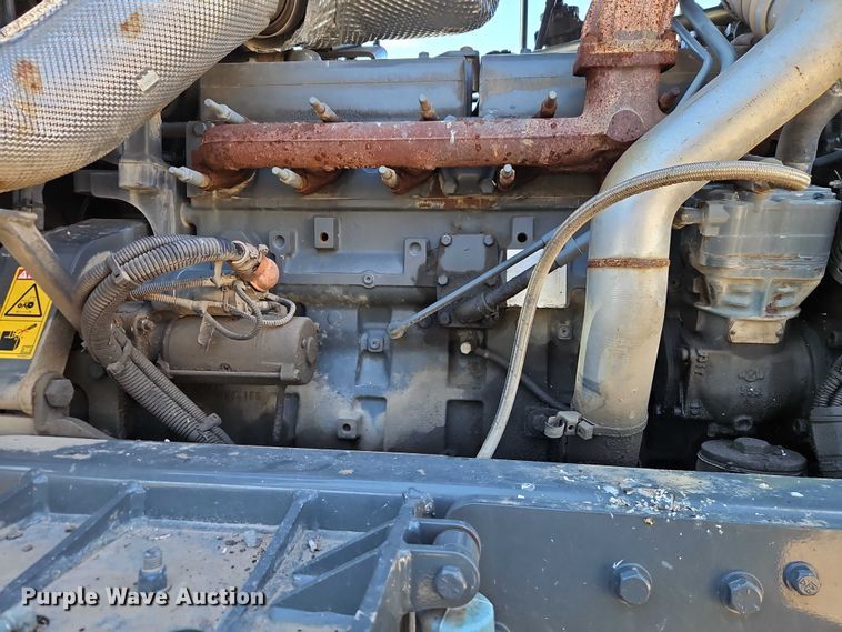 image for item FN5566 2015 RoGator RG 900B sprayer