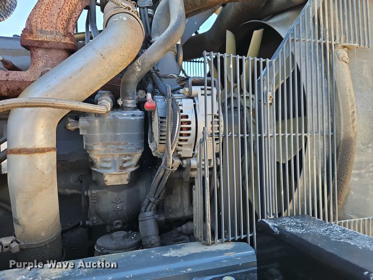 image for item FN5566 2015 RoGator RG 900B sprayer