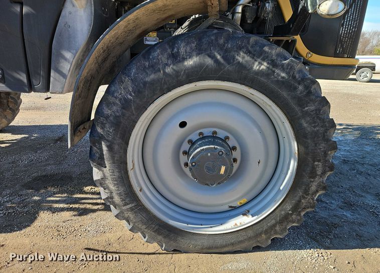 image for item FN5566 2015 RoGator RG 900B sprayer