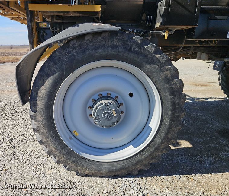 image for item FN5566 2015 RoGator RG 900B sprayer