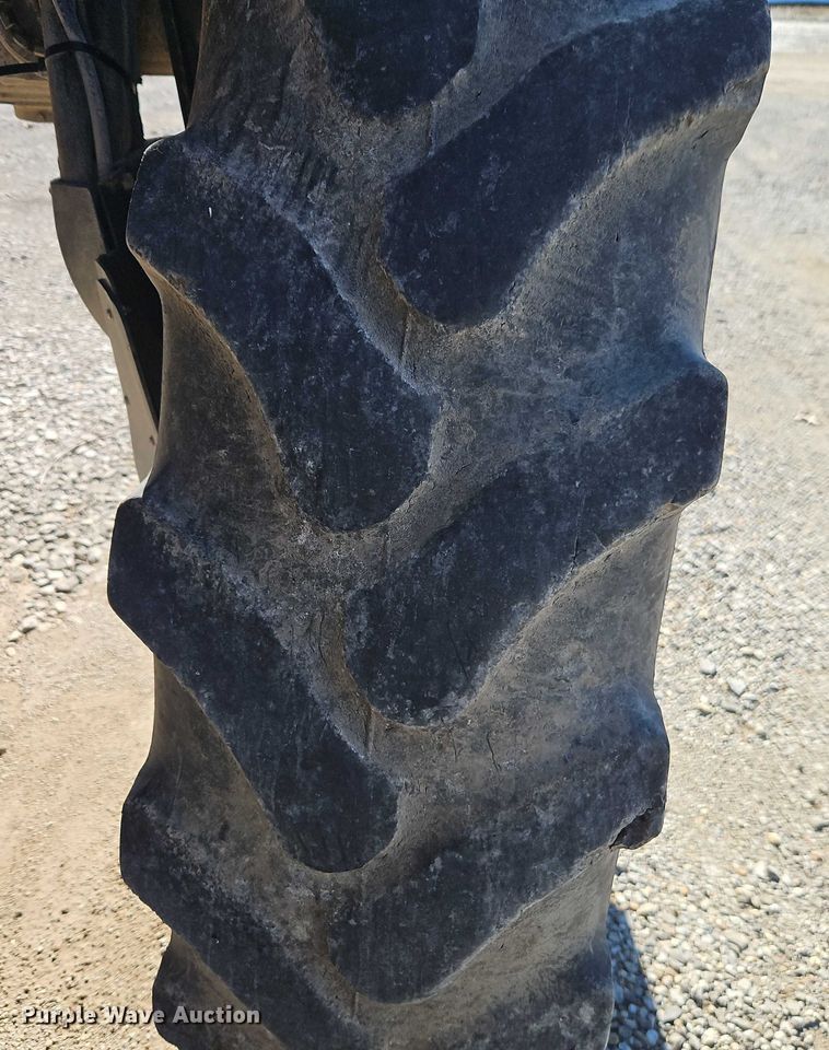 image for item FN5566 2015 RoGator RG 900B sprayer