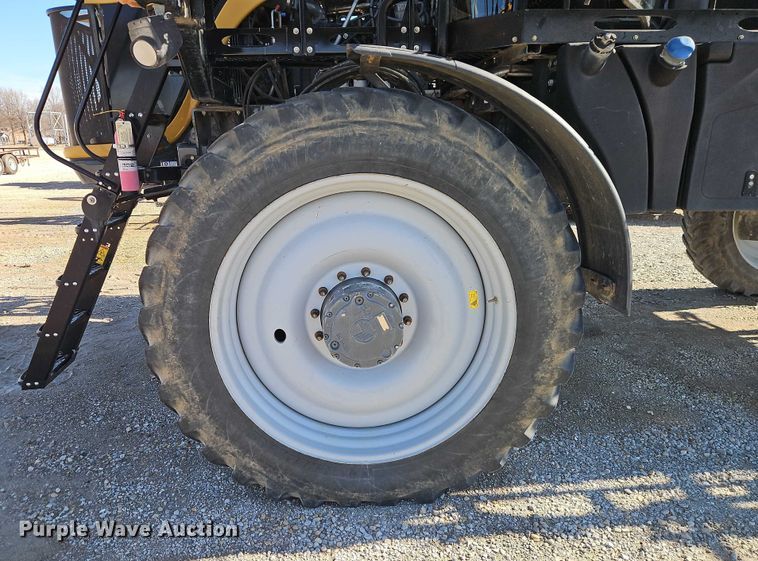 image for item FN5566 2015 RoGator RG 900B sprayer