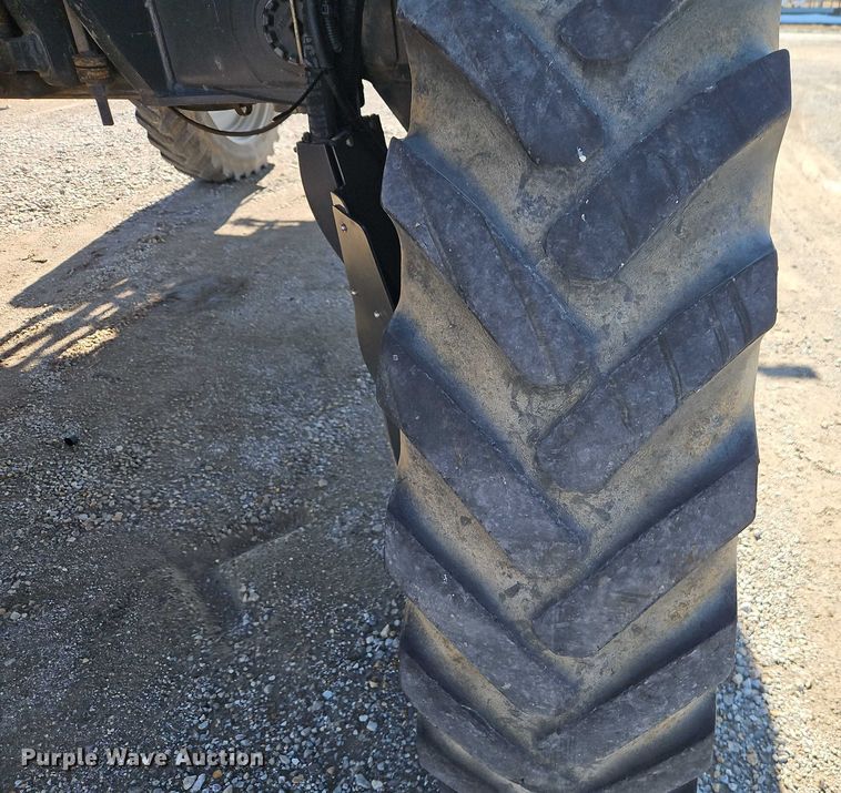 image for item FN5566 2015 RoGator RG 900B sprayer