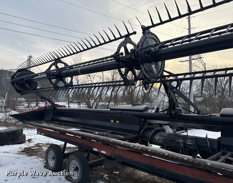 image for item YA1978 2014 MacDon FD75 flex draper head