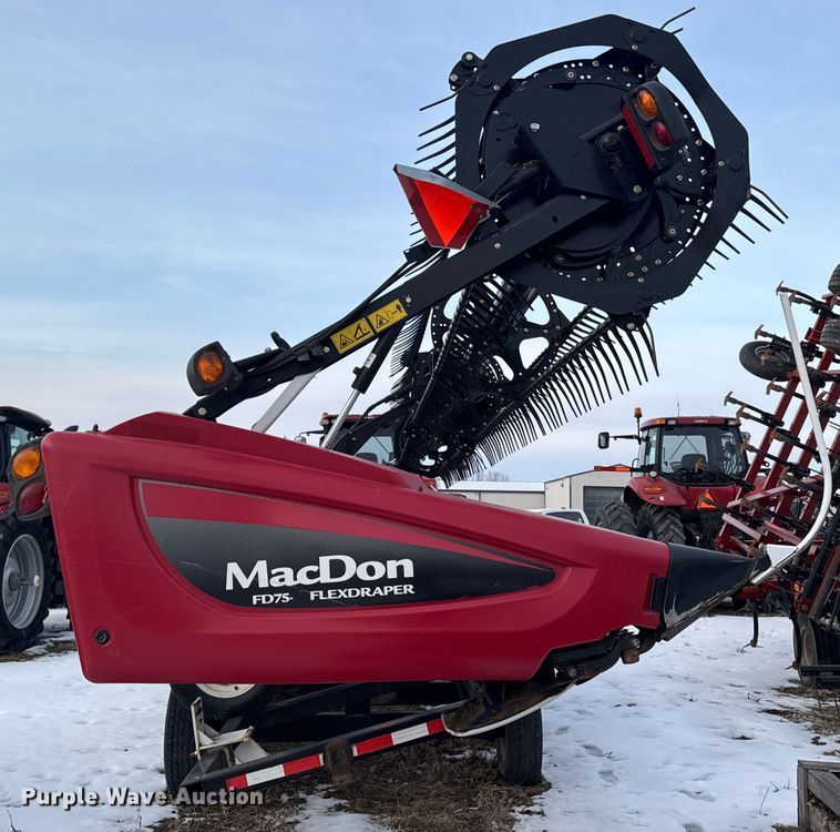 image for item YA1978 2014 MacDon FD75 flex draper head