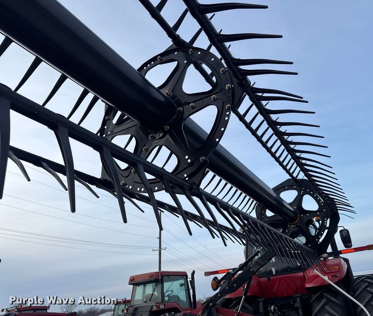 image for item YA1978 2014 MacDon FD75 flex draper head