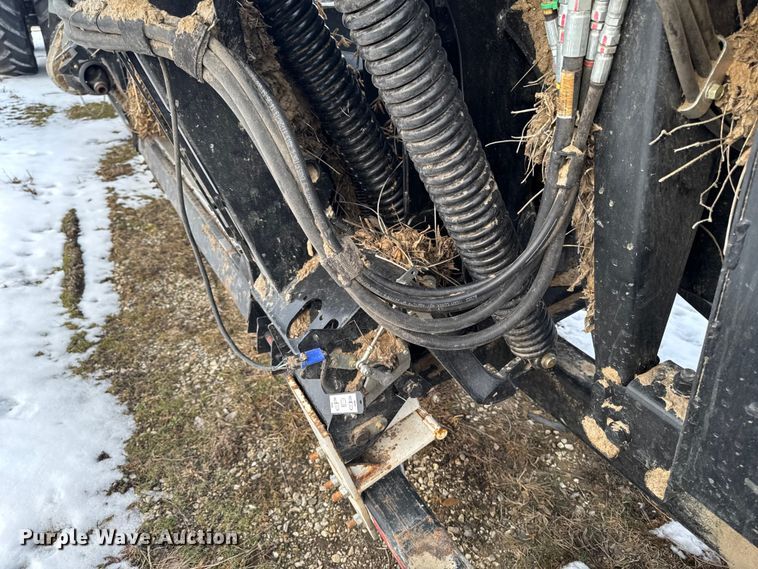 image for item YA1978 2014 MacDon FD75 flex draper head