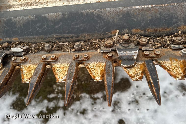 image for item YA1978 2014 MacDon FD75 flex draper head