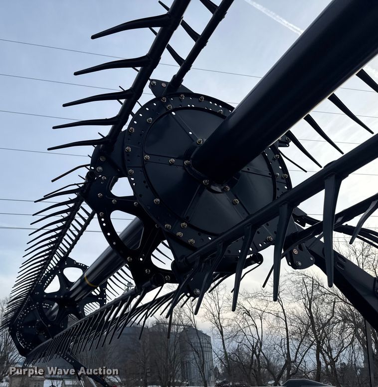 image for item YA1978 2014 MacDon FD75 flex draper head