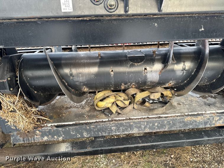 image for item YA1978 2014 MacDon FD75 flex draper head