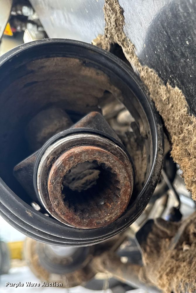 image for item YA1978 2014 MacDon FD75 flex draper head