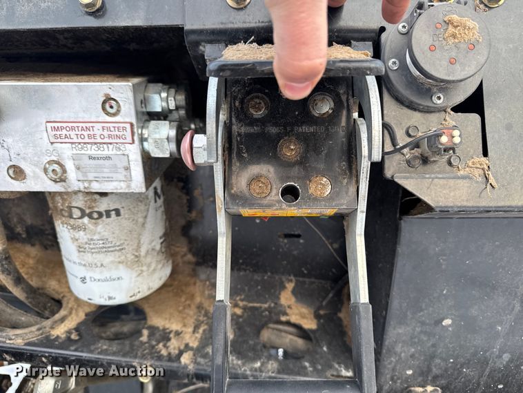 image for item YA1978 2014 MacDon FD75 flex draper head