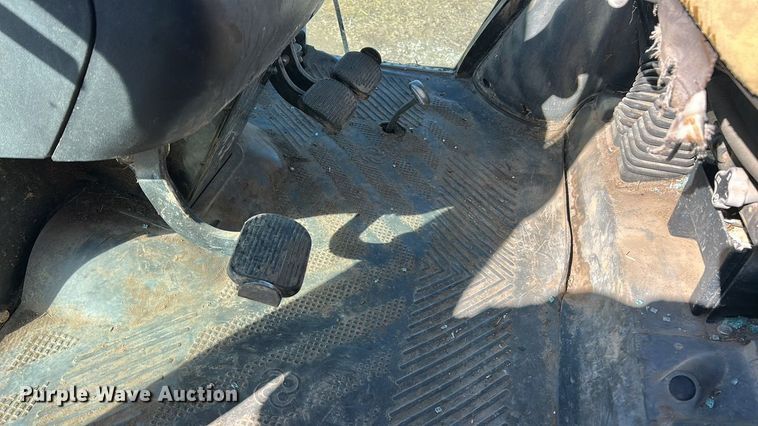 image for item YA1979 2004 AGCO GT65 MFWD tractor