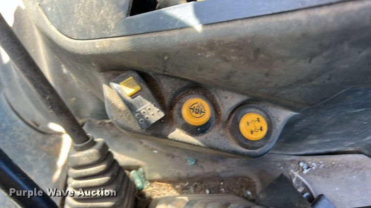 image for item YA1979 2004 AGCO GT65 MFWD tractor