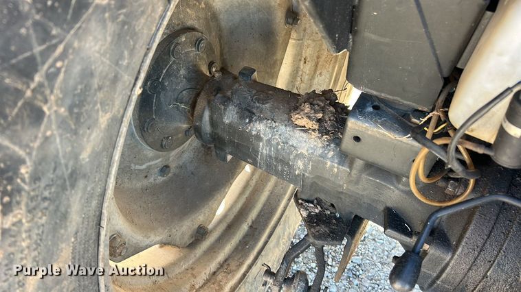 image for item YA1979 2004 AGCO GT65 MFWD tractor