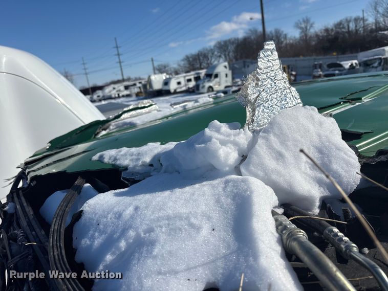 image for item YA1988 2018 John Deere 8245R MFWD tractor