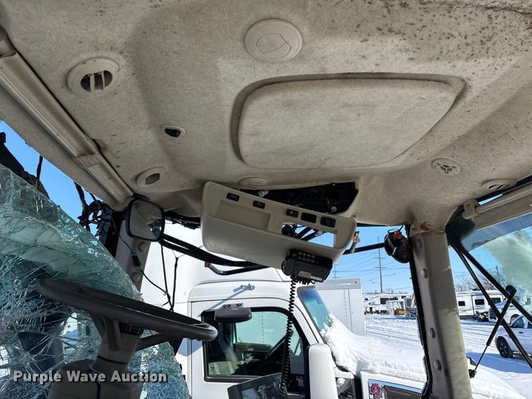 image for item YA1988 2018 John Deere 8245R MFWD tractor