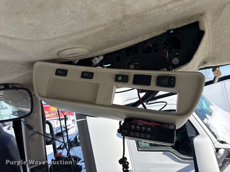 image for item YA1988 2018 John Deere 8245R MFWD tractor