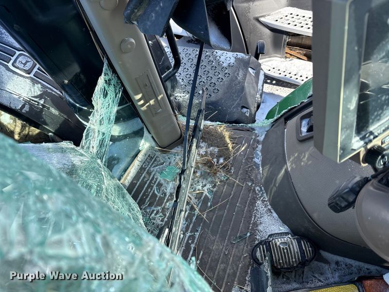 image for item YA1988 2018 John Deere 8245R MFWD tractor