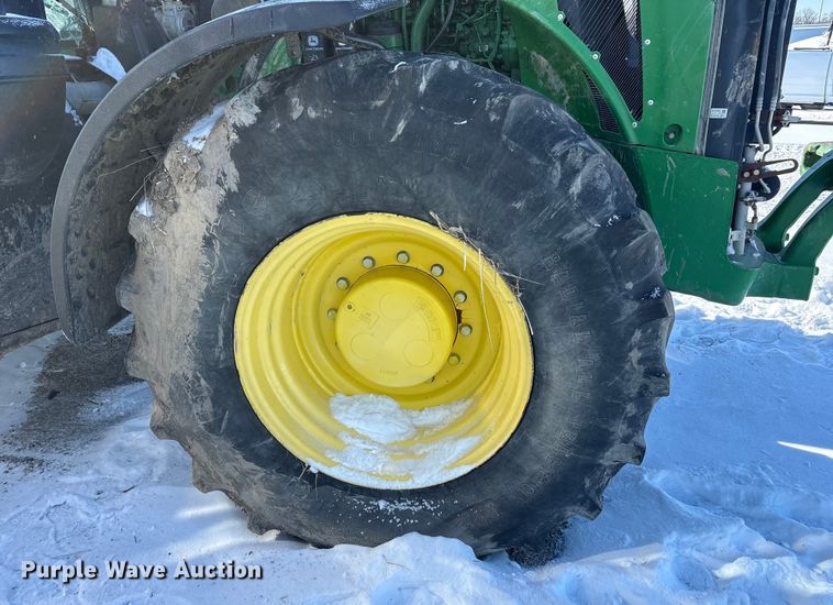 image for item YA1988 2018 John Deere 8245R MFWD tractor