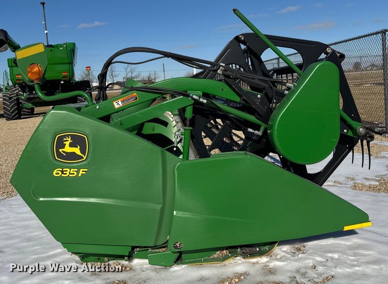 image for item YA2210 2010 John Deere 635F Hydraflex flex head