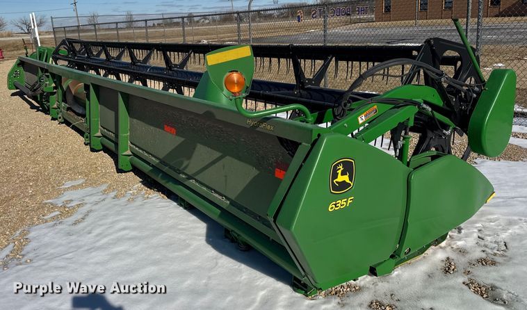 image for item YA2210 2010 John Deere 635F Hydraflex flex head