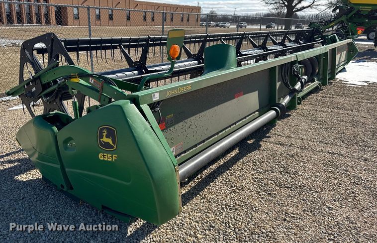 image for item YA2210 2010 John Deere 635F Hydraflex flex head