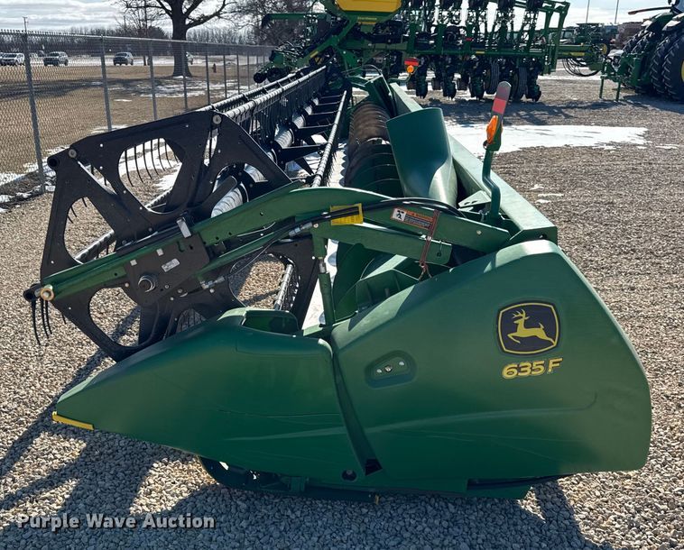 image for item YA2210 2010 John Deere 635F Hydraflex flex head