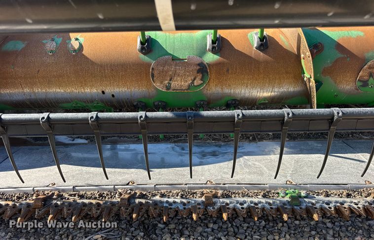 image for item YA2210 2010 John Deere 635F Hydraflex flex head