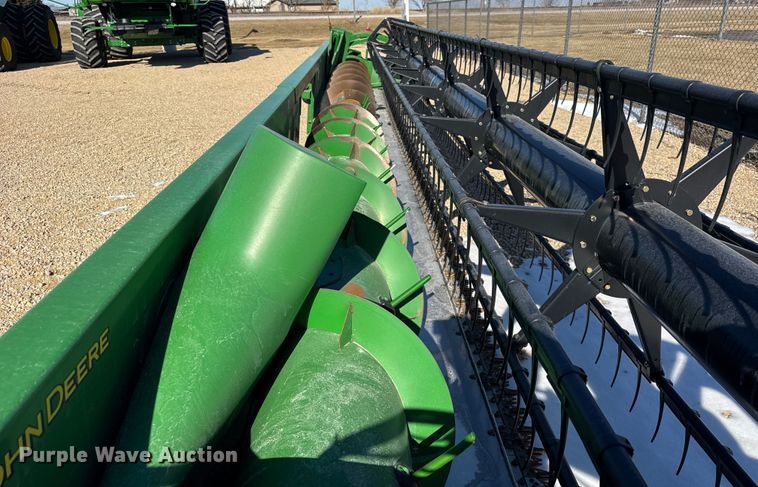 image for item YA2210 2010 John Deere 635F Hydraflex flex head