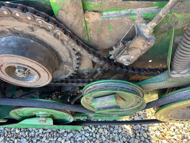 image for item YA2210 2010 John Deere 635F Hydraflex flex head